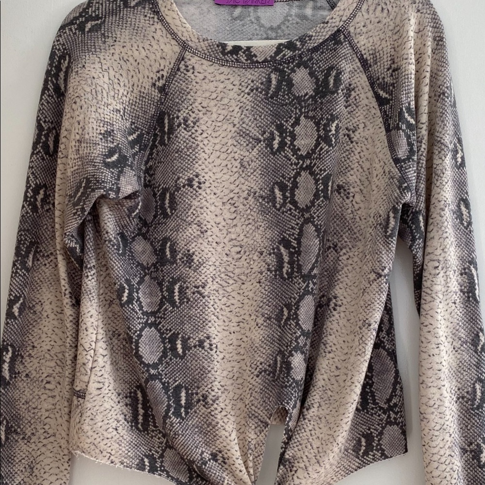 great sweater for school, hangouts, etc